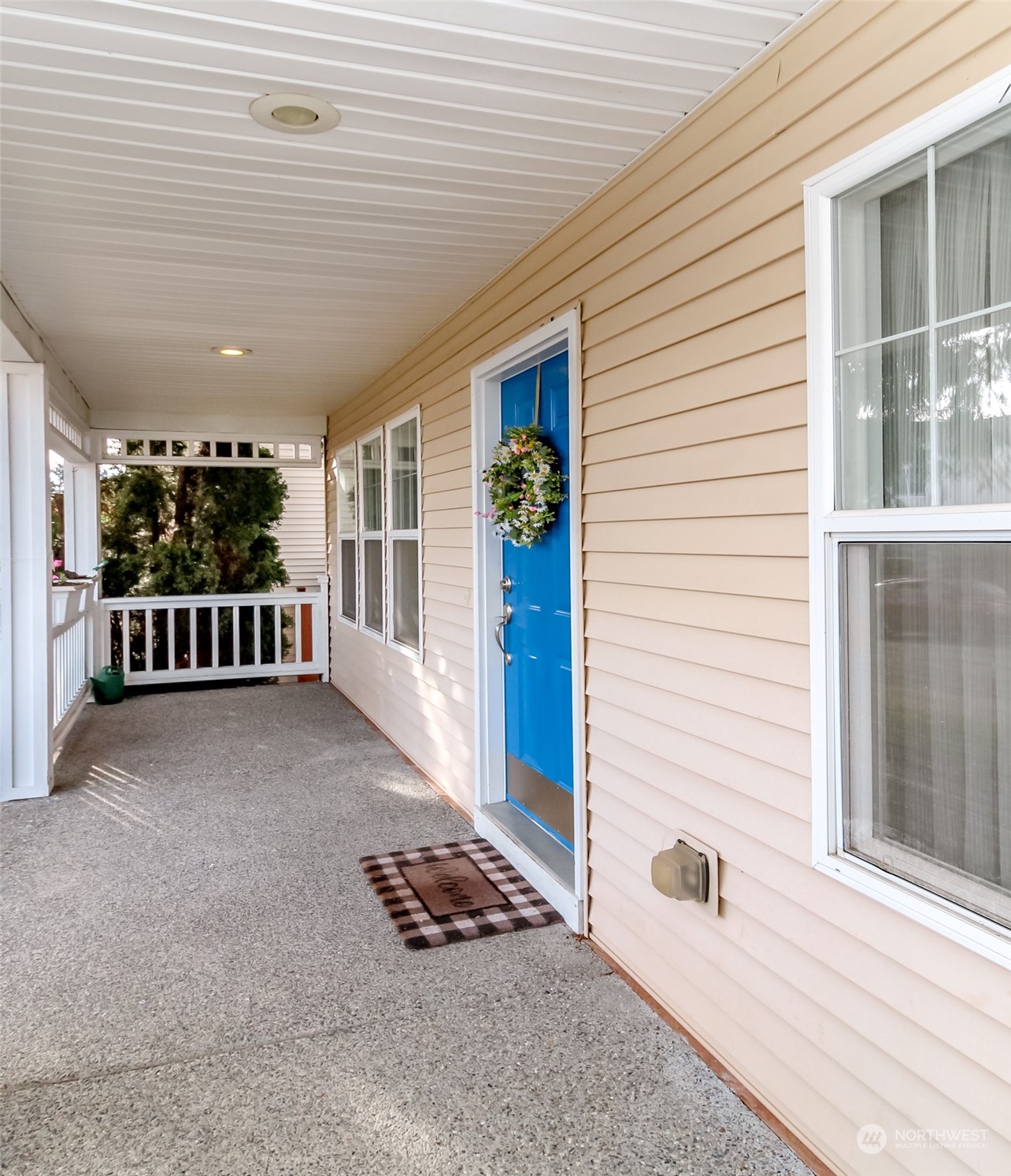 527 Queen Place Northeast Renton, WA 98056 - Photo 3 of 32 Gallery Image 3