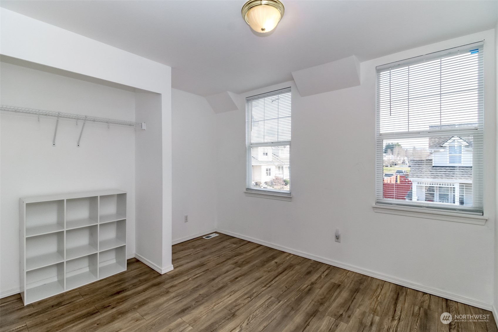 527 Queen Place Northeast Renton, WA 98056 - Photo 5 of 32 Gallery Image 5