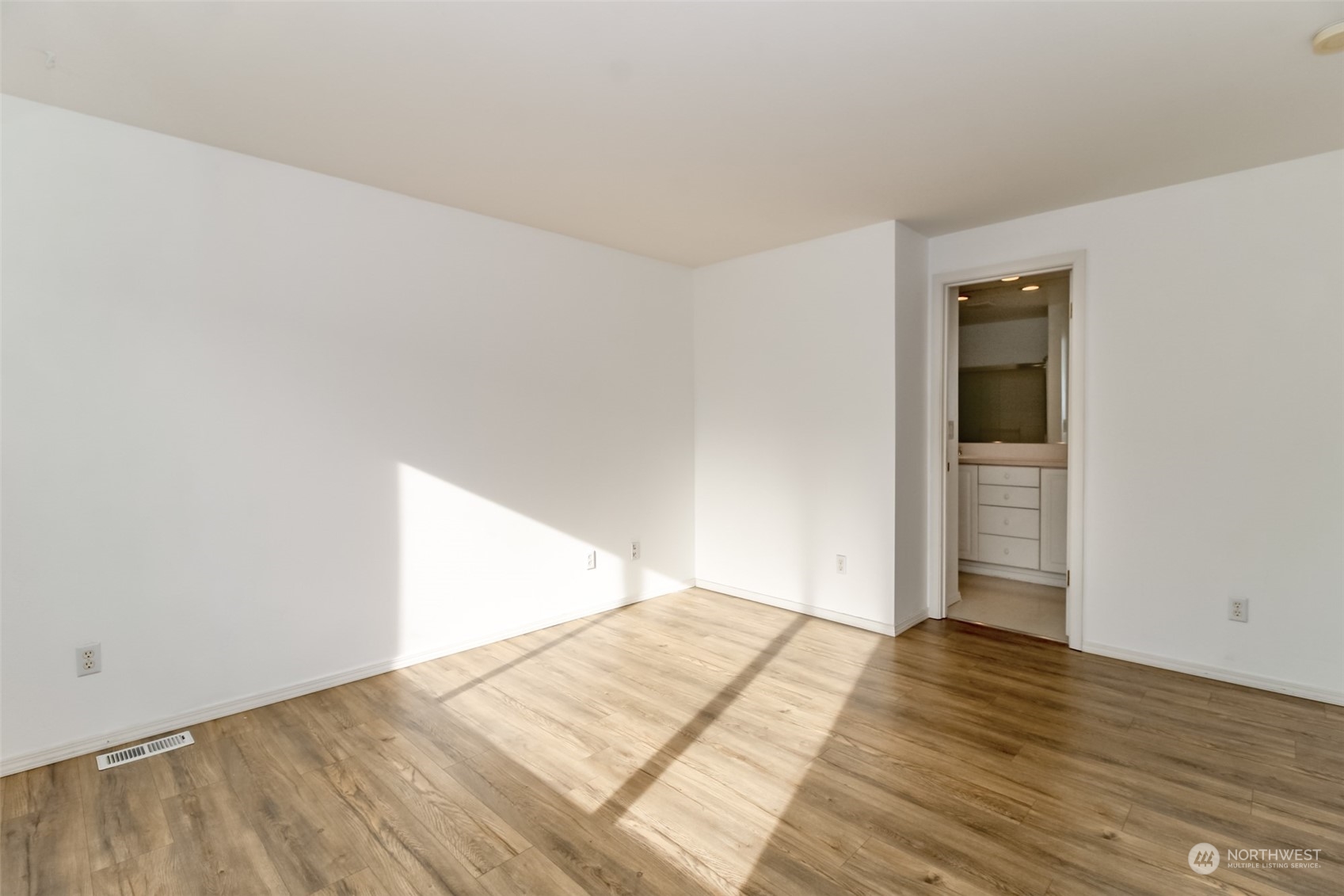 527 Queen Place Northeast Renton, WA 98056 - Photo 10 of 32 Gallery Image 10