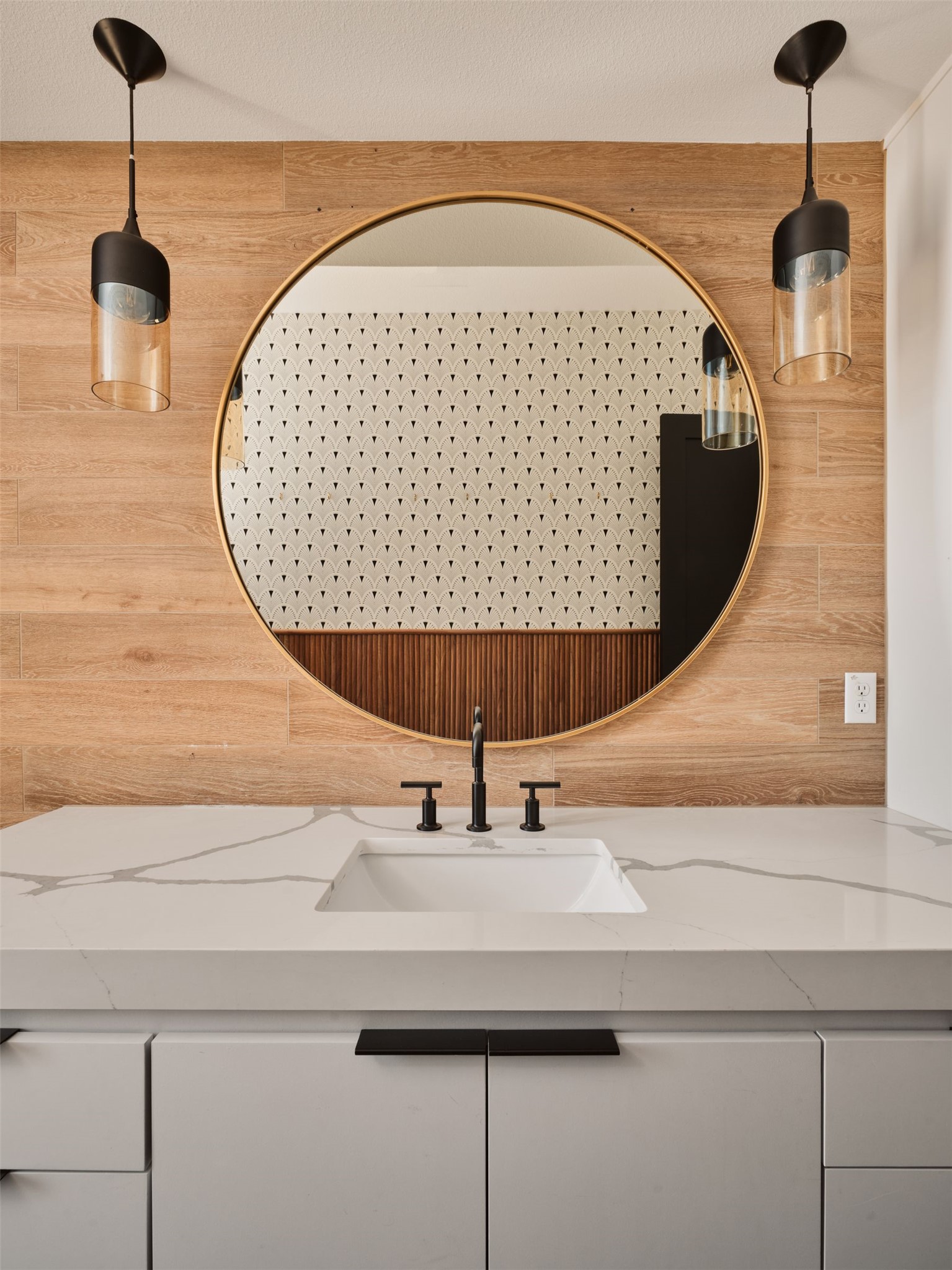 183 Tiffanie Way Austin, TX 78737 - Photo 24 of 37 Bathroom with vanity