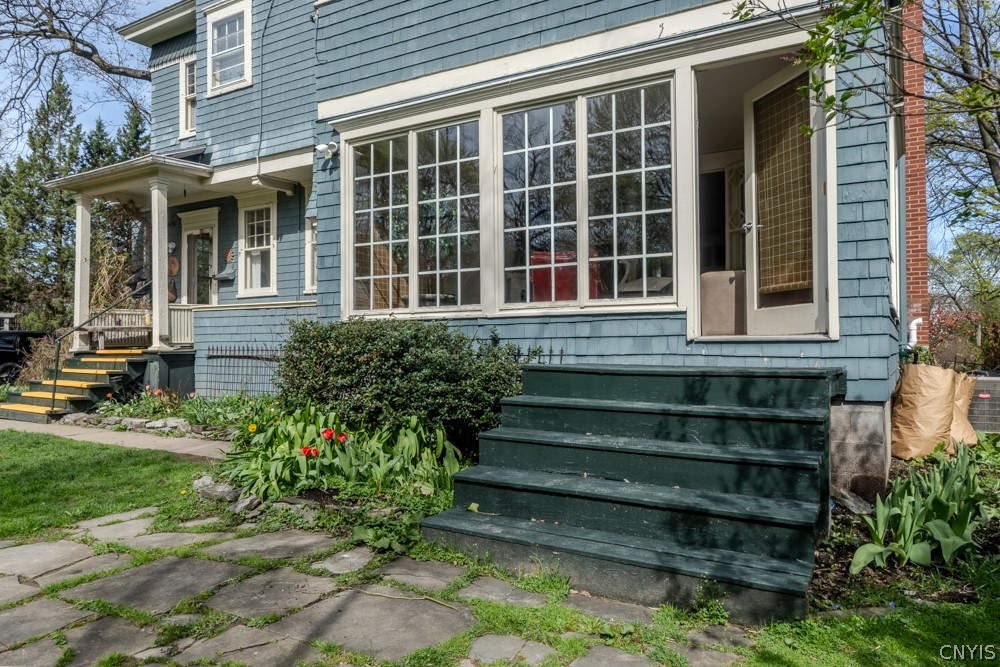 10 Brattle Road Syracuse, NY 13203 - Photo 12 of 34