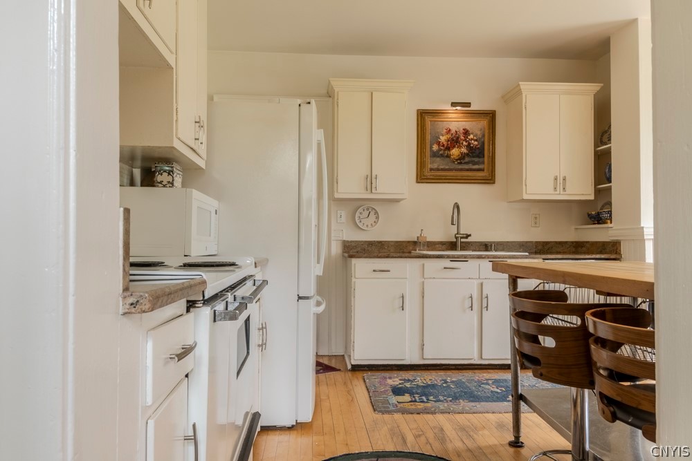 10 Brattle Road Syracuse, NY 13203 - Photo 15 of 34