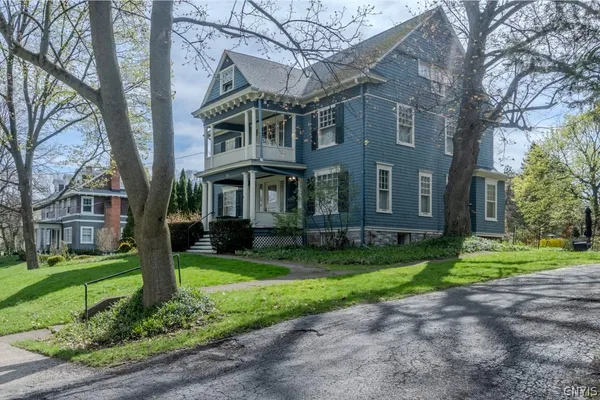 $429,900 | 10 Brattle Road, Syracuse, NY 13203