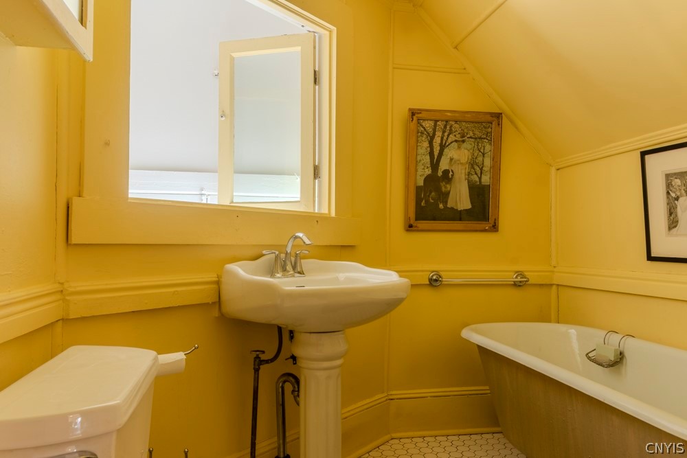 10 Brattle Road Syracuse, NY 13203 - Photo 27 of 34