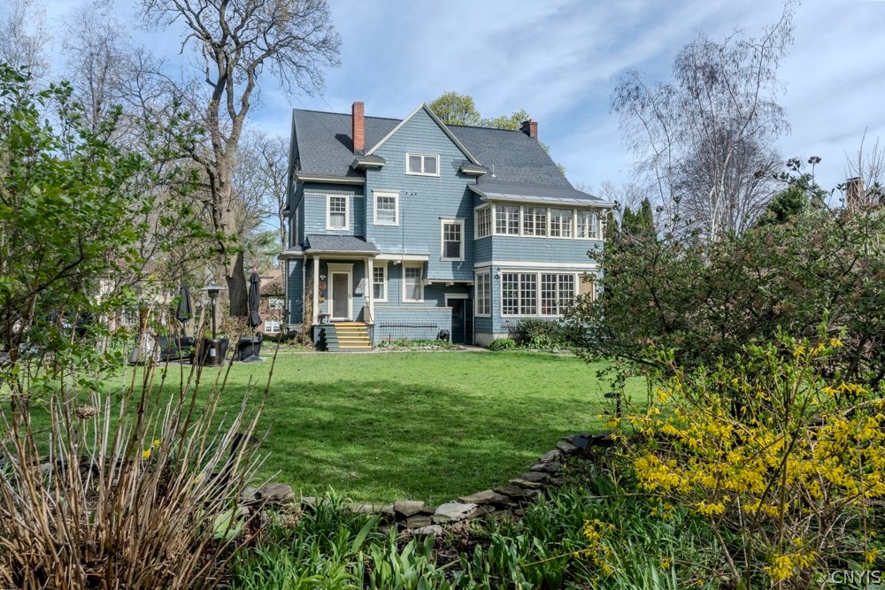 10 Brattle Road Syracuse, NY 13203 - Photo 3 of 34