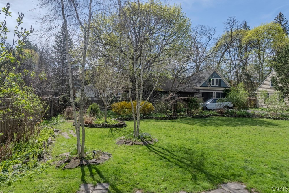 10 Brattle Road Syracuse, NY 13203 - Photo 6 of 34