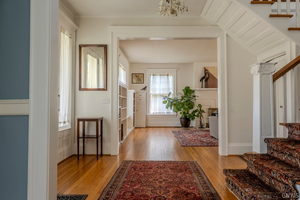 10 Brattle Road Syracuse, NY 13203 - Photo 7 of 34