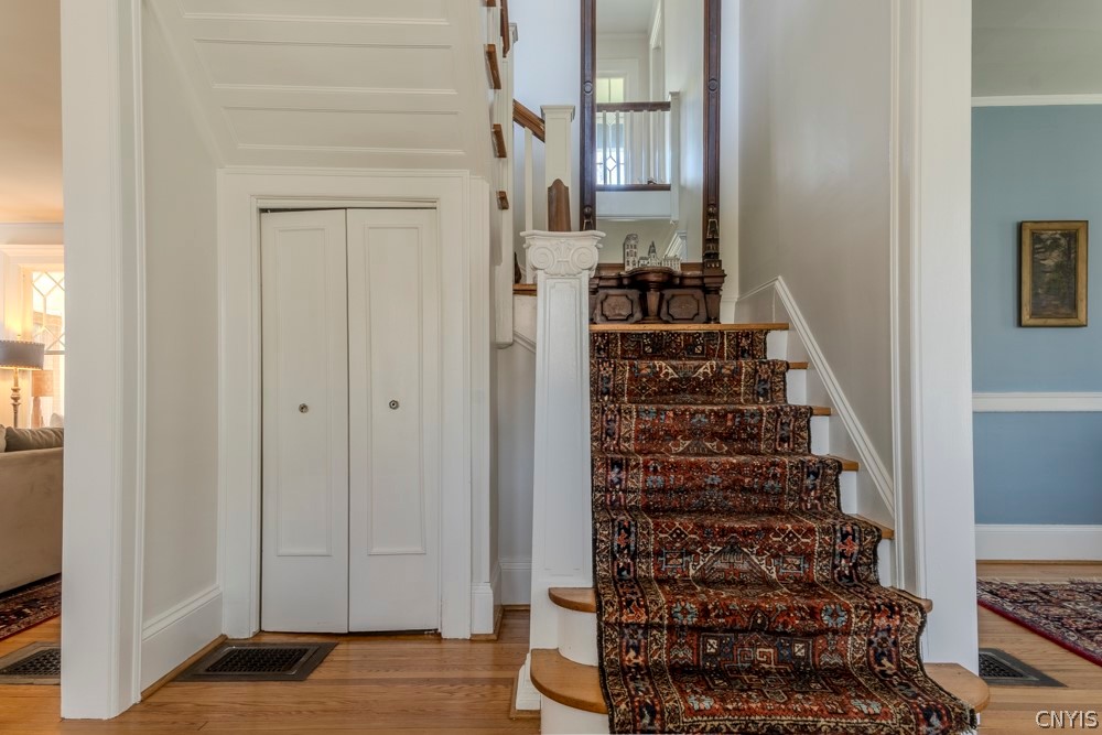 10 Brattle Road Syracuse, NY 13203 - Photo 10 of 34