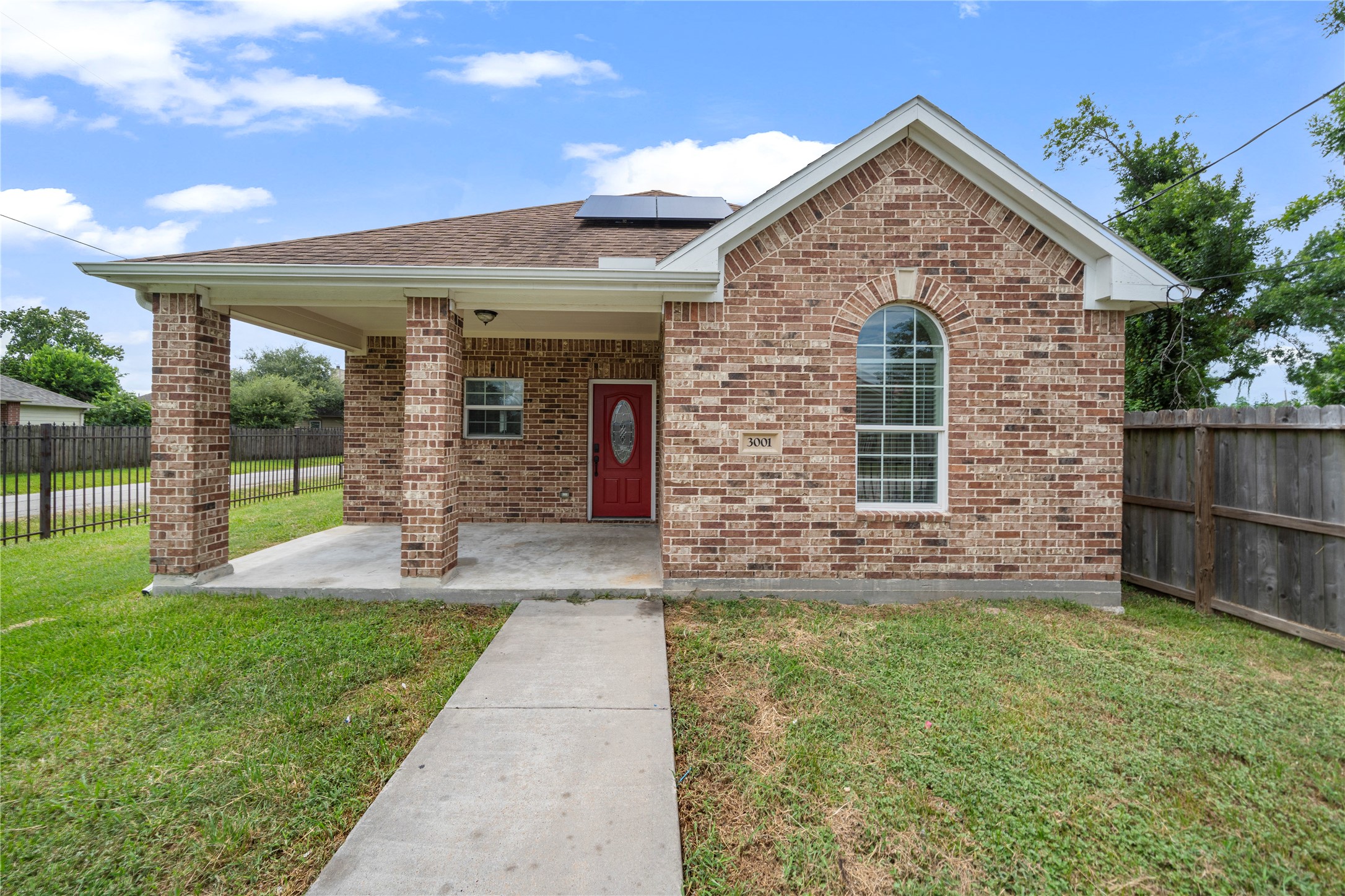 3001 Wayne Street Houston, TX 77026 - Photo 26 of 31 Oversized front porch