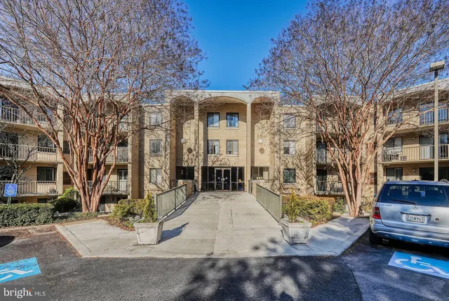 $375,000 | 7425 Democracy Boulevard, Unit A201, Bethesda, MD 20817