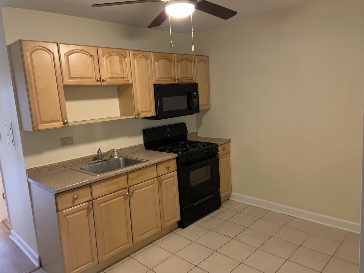 821 Bode Road, Unit 13 Elgin, IL 60120 - Photo 4 of 10
