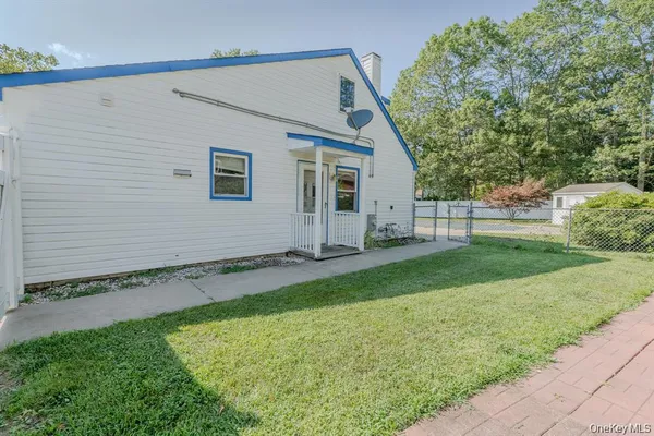 $2,600 | 21 Mt Snow Lane, Coram, NY 11727