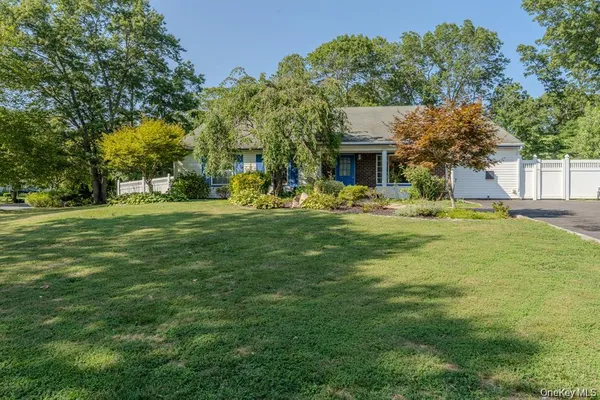 $2,600 | 21 Mt Snow Lane, Coram, NY 11727