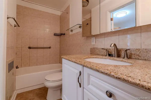 $2,600 | 21 Mt Snow Lane, Coram, NY 11727