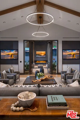 $2,400,000 | 11713 Toyon Drive, Chatsworth, CA 91311