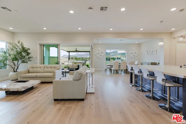 $2,400,000 | 11713 Toyon Drive, Chatsworth, CA 91311