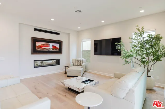 $2,400,000 | 11713 Toyon Drive, Chatsworth, CA 91311