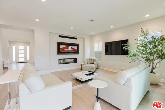 $2,400,000 | 11713 Toyon Drive, Chatsworth, CA 91311