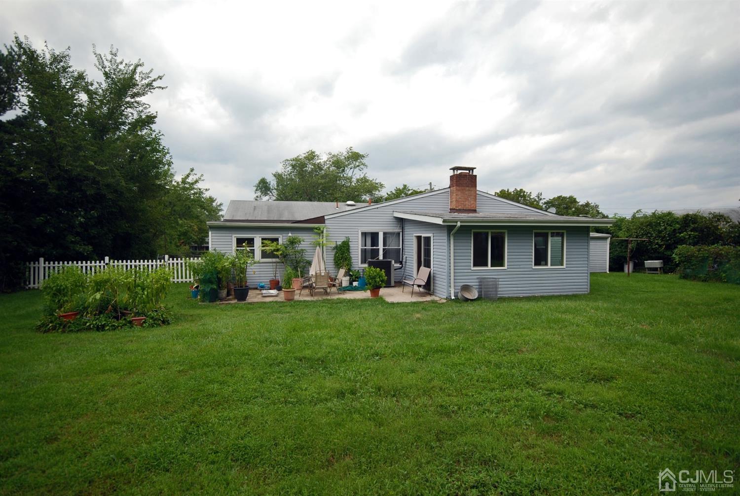 22 Dillon Road Kendall Park, NJ 08824 - Photo 22 of 22 a front view of a house with garden