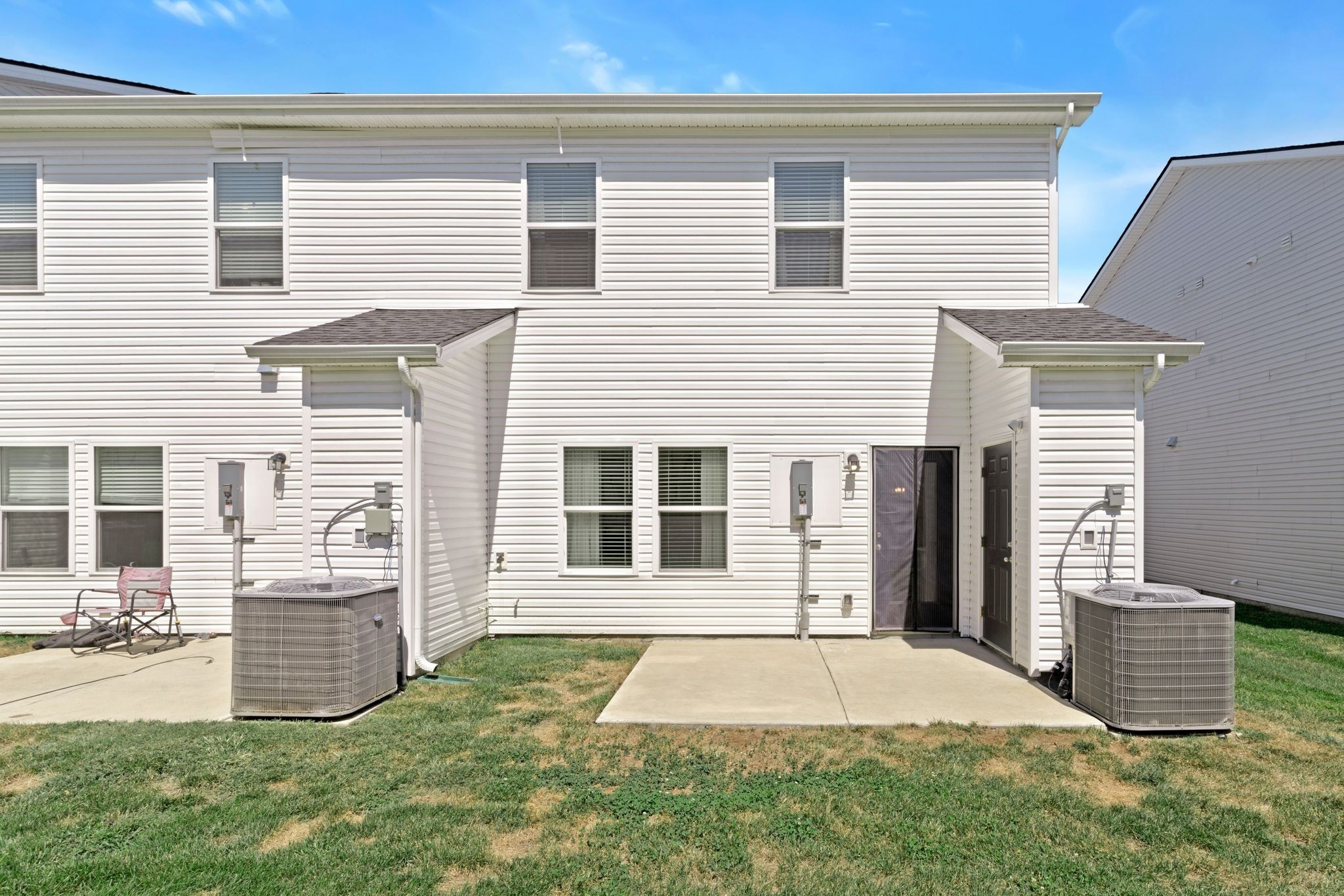 4669 Ridge Bend Drive Nashville, TN 37207 - Photo 29 of 33 front view of a house with a yard