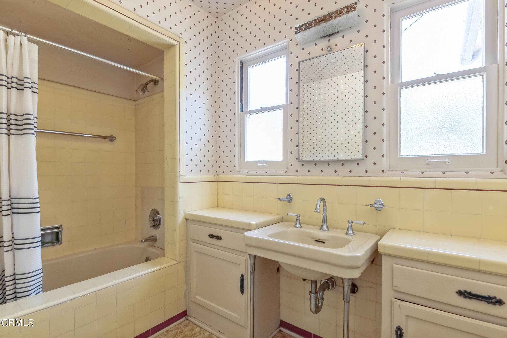 1827 West Mountain Street Glendale, CA 91201 - Photo 29 of 31 a bathroom with a sink and a bathtub