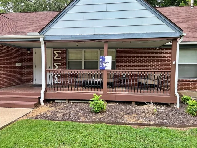 $255,000 | 2006 South Elm Street, Pittsburg, KS 66762