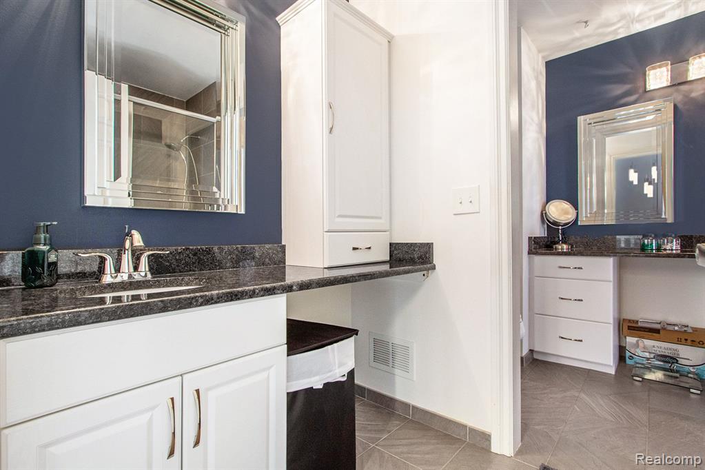 1102 Kings Cove Drive Rochester Hills, MI 48306 - Photo 15 of 31