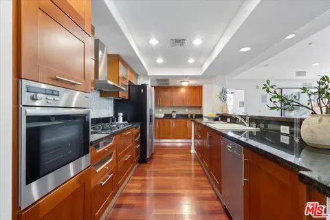 $1,299,000 | 107 North Swall Drive, Unit 303, Los Angeles, CA 90048