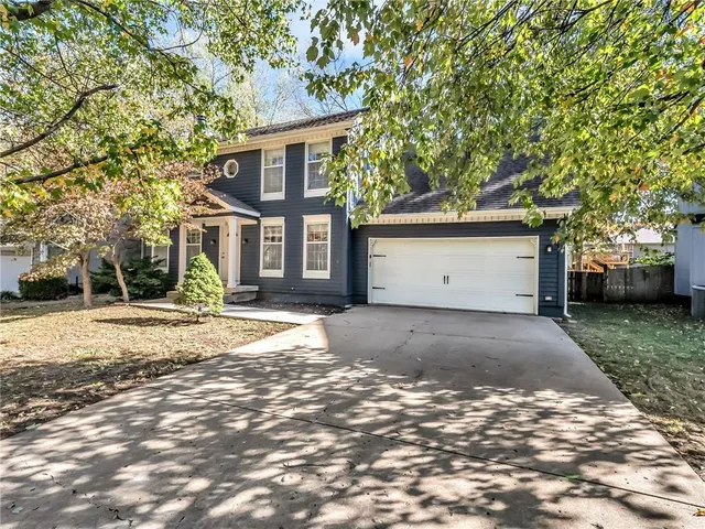 $450,000 | 2128 South Lennox Drive, Olathe, KS 66062