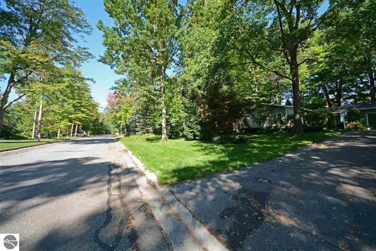 610 Bloomfield Road Traverse City, MI 49686 - Photo 40 of 56 1797226-39.JPG