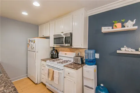 $304,995 | 7045 Woodley Avenue, Unit 218, Van Nuys, CA 91406