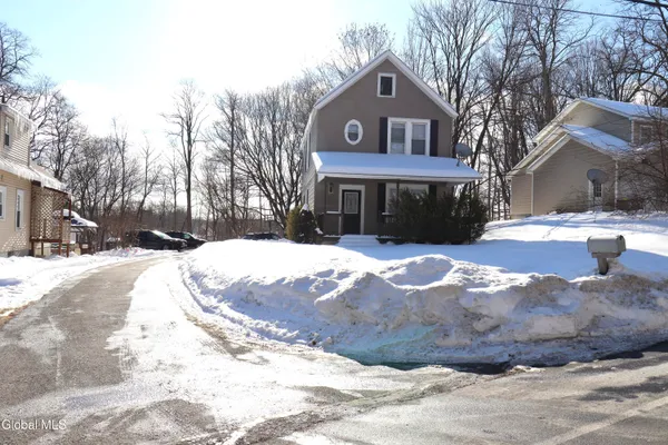 $285,000 | 107 Putnam Road, Rotterdam, NY 12306