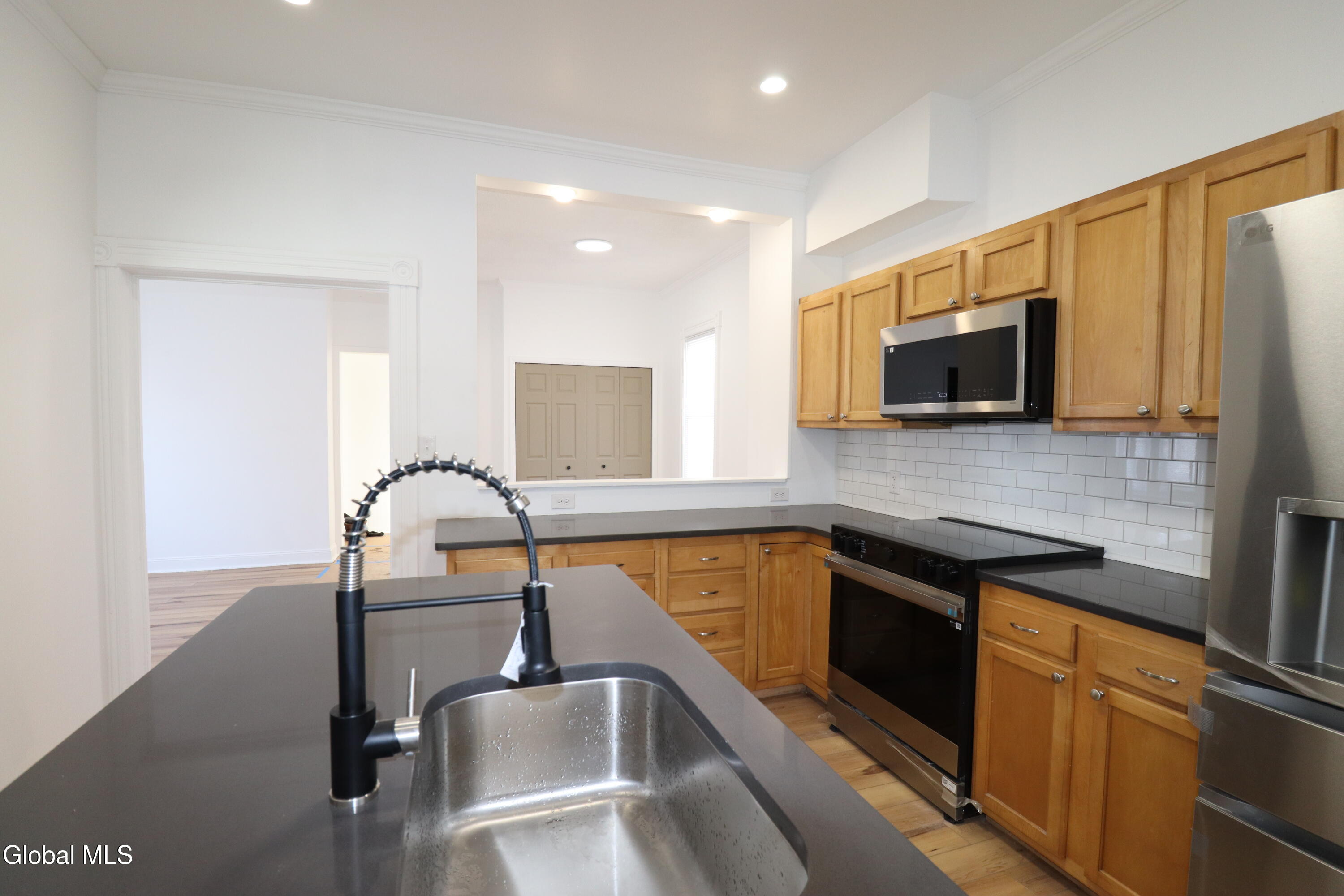 107 Putnam Road Rotterdam, NY 12306 - Photo 7 of 44 493144A0-C9F5-43F1-BF0B-6C4B96720EE9