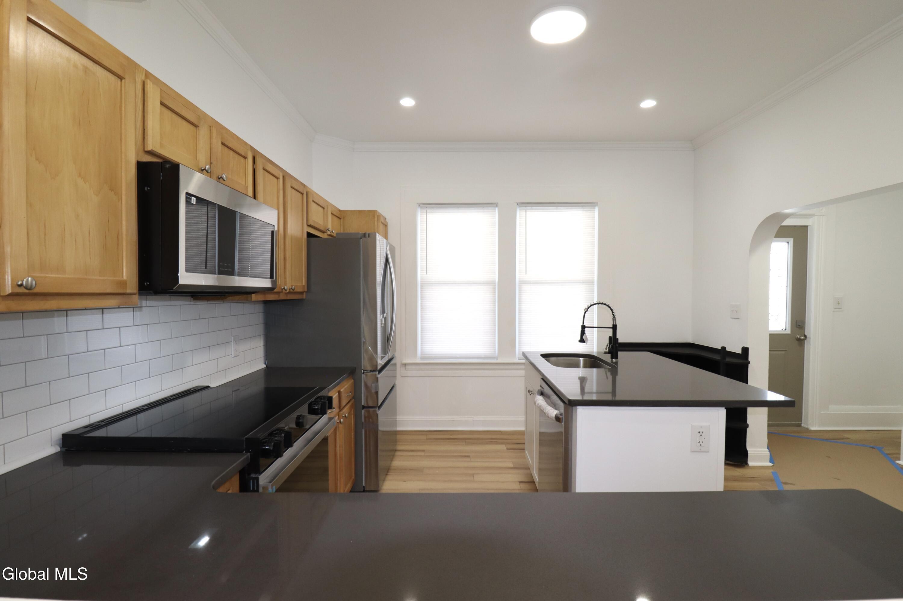 107 Putnam Road Rotterdam, NY 12306 - Photo 8 of 44 3F220BFC-D4DC-46B8-BC42-C3DD8A0CFA46_1_2