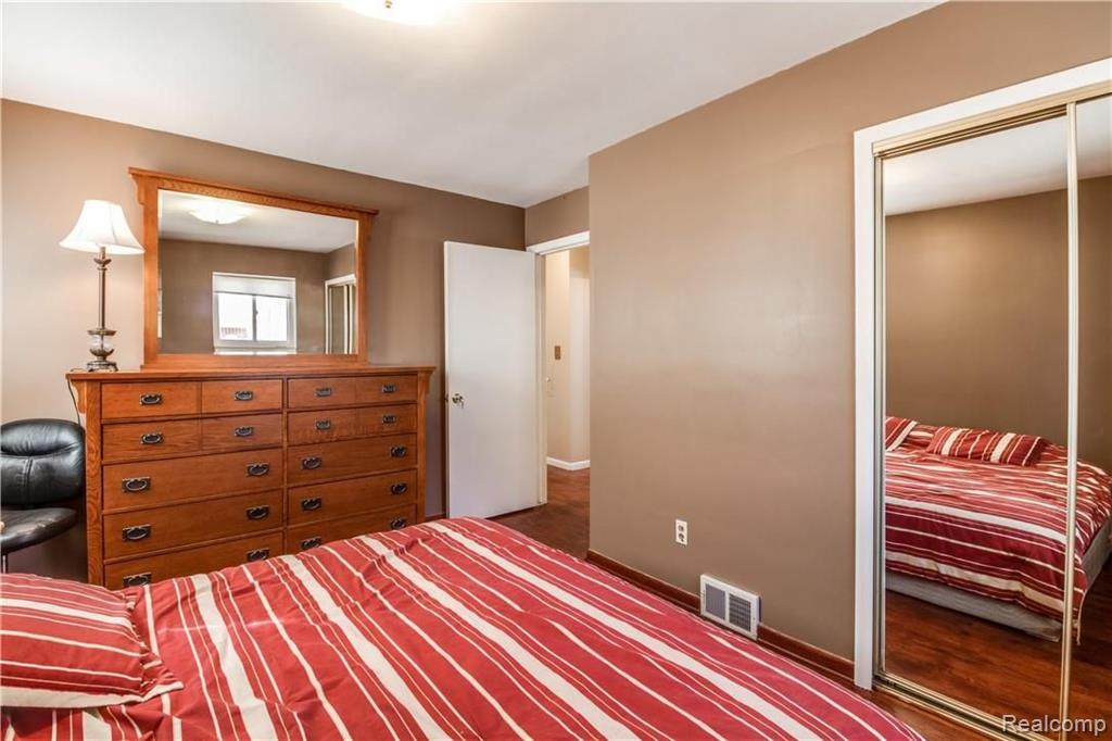 2445 W Point Dearborn, MI 48124 - Photo 29 of 32