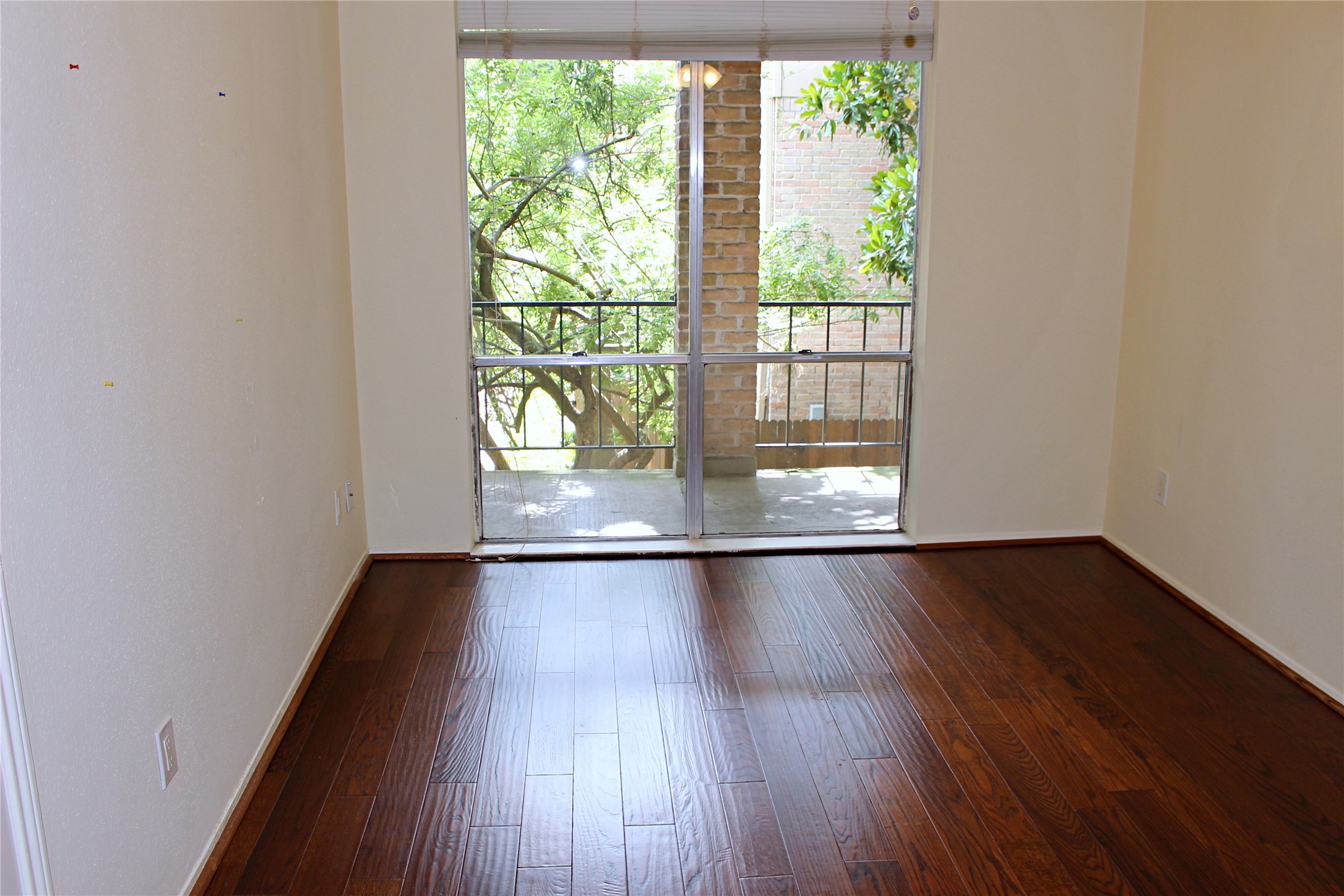 4635 Wild Indigo Street, Unit 515 Houston, TX 77027 - Photo 11 of 14 2nd bedroom is full of natural light and includes spacious closet.