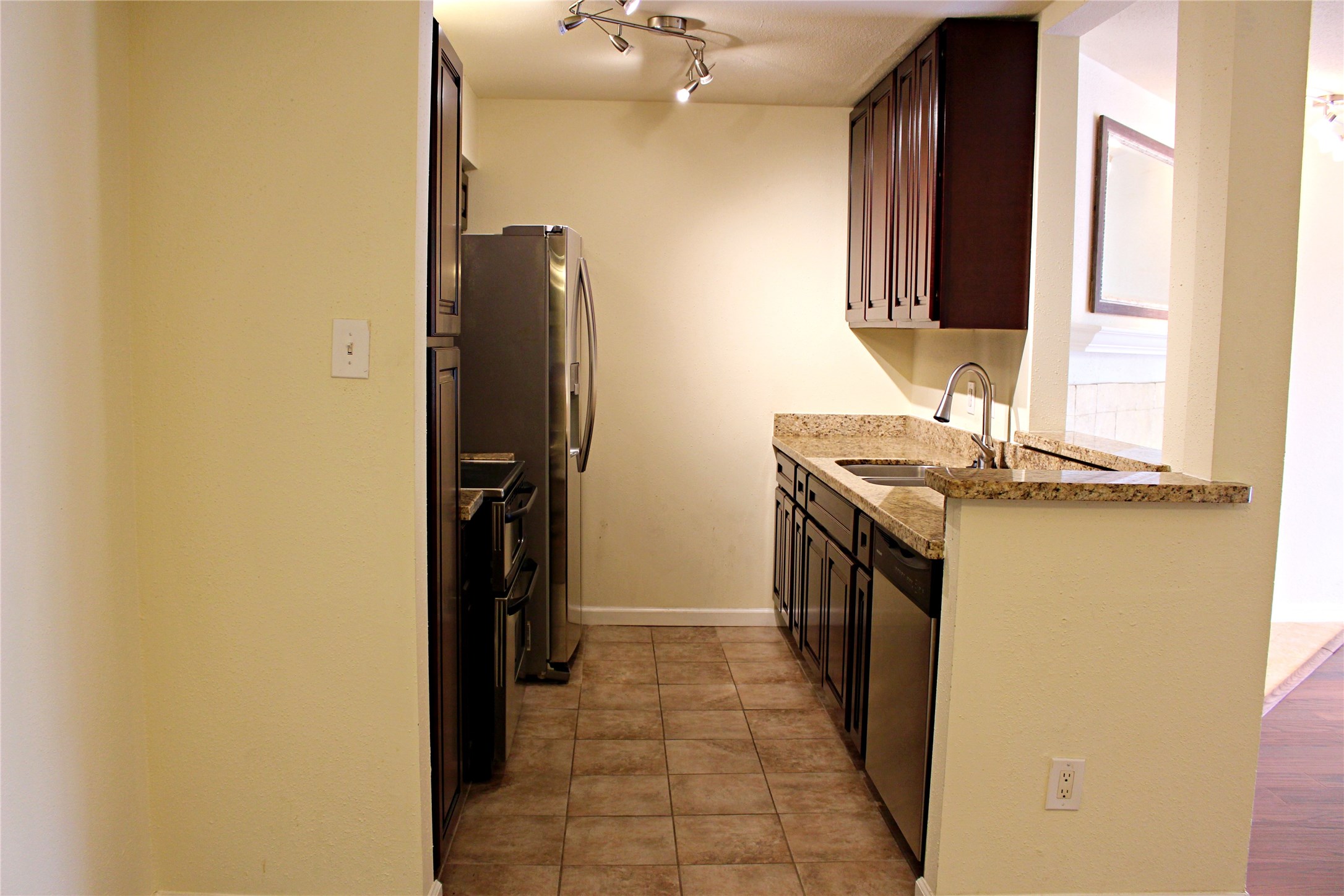 4635 Wild Indigo Street, Unit 515 Houston, TX 77027 - Photo 3 of 14