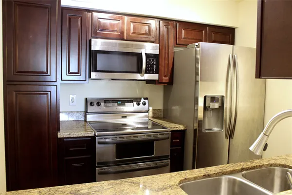 $1,700 | 4635 Wild Indigo Street, Unit 515, Houston, TX 77027