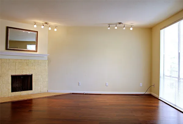 $1,700 | 4635 Wild Indigo Street, Unit 515, Houston, TX 77027