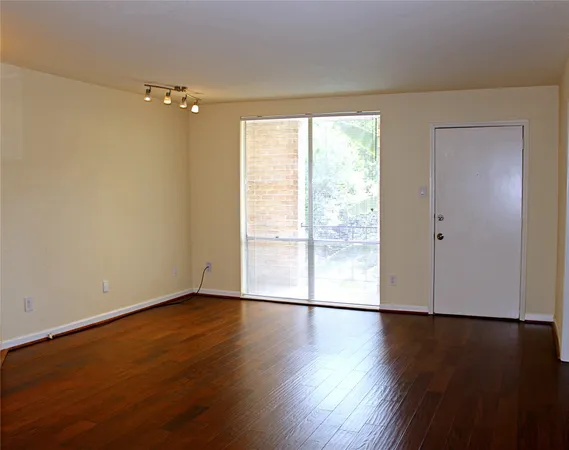$1,700 | 4635 Wild Indigo Street, Unit 515, Houston, TX 77027