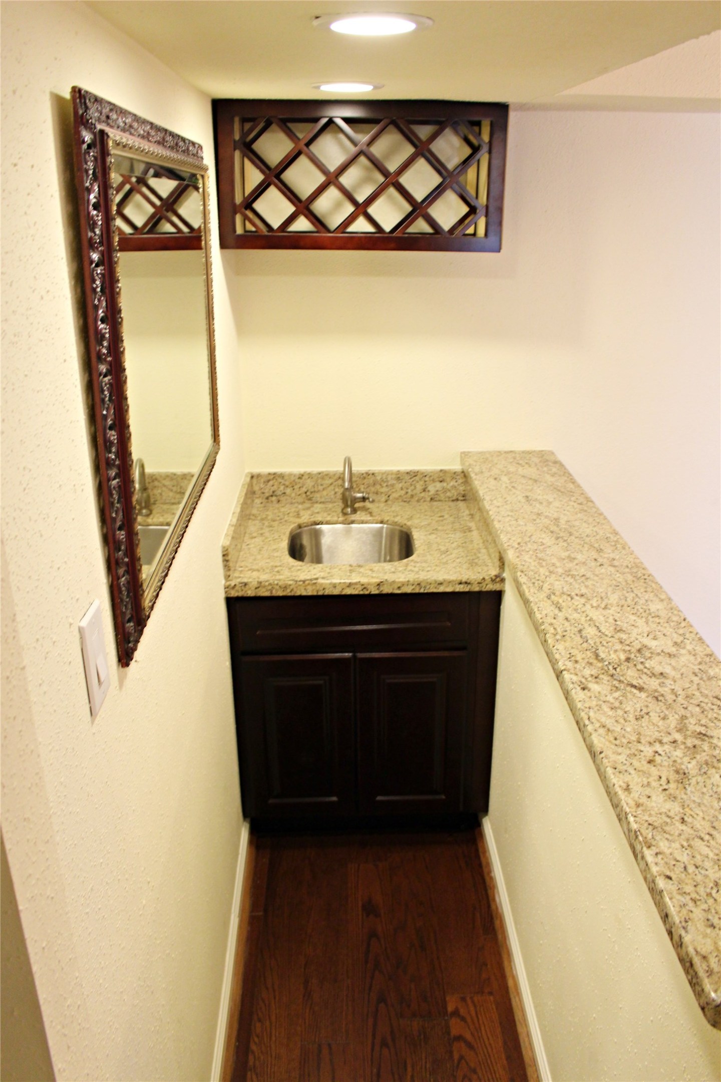 4635 Wild Indigo Street, Unit 515 Houston, TX 77027 - Photo 9 of 14 Wow! this is great for entertainment. Your own wet bar in your apartment!