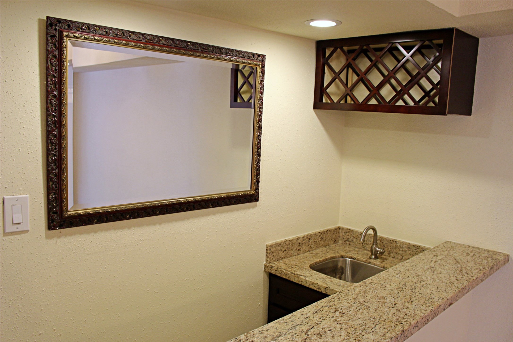 4635 Wild Indigo Street, Unit 515 Houston, TX 77027 - Photo 10 of 14 Wet Bar!