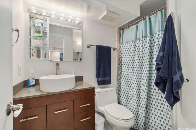 $2,800 | 3027 Pualei Circle, Unit 204, Honolulu, HI 96815