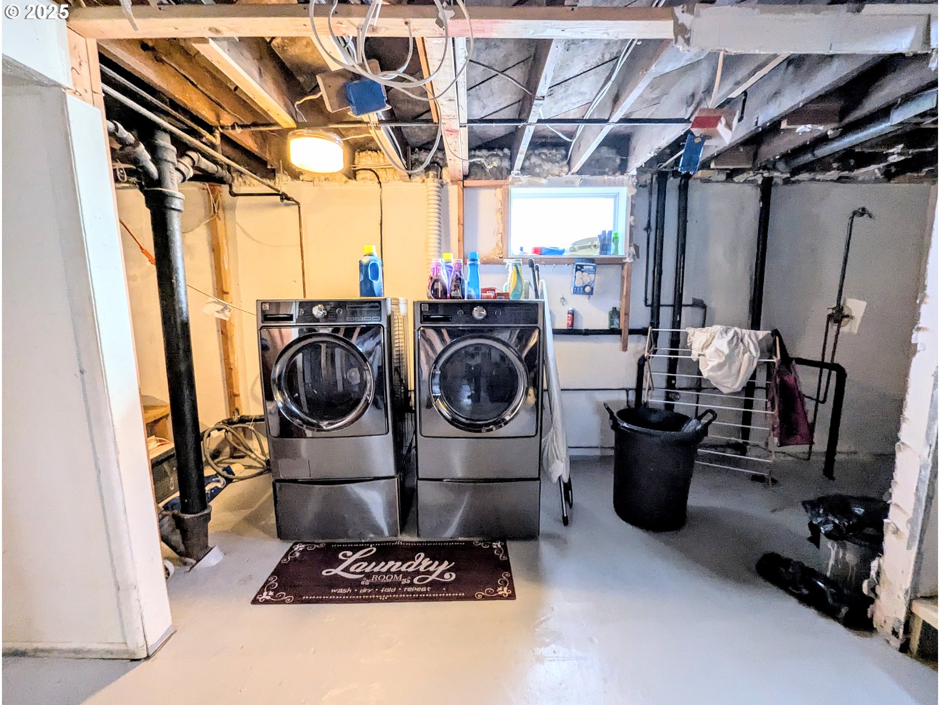 1302 9th Street La Grande, OR 97850 - Photo 12 of 15 a utility room with dryer washer and a view of living room