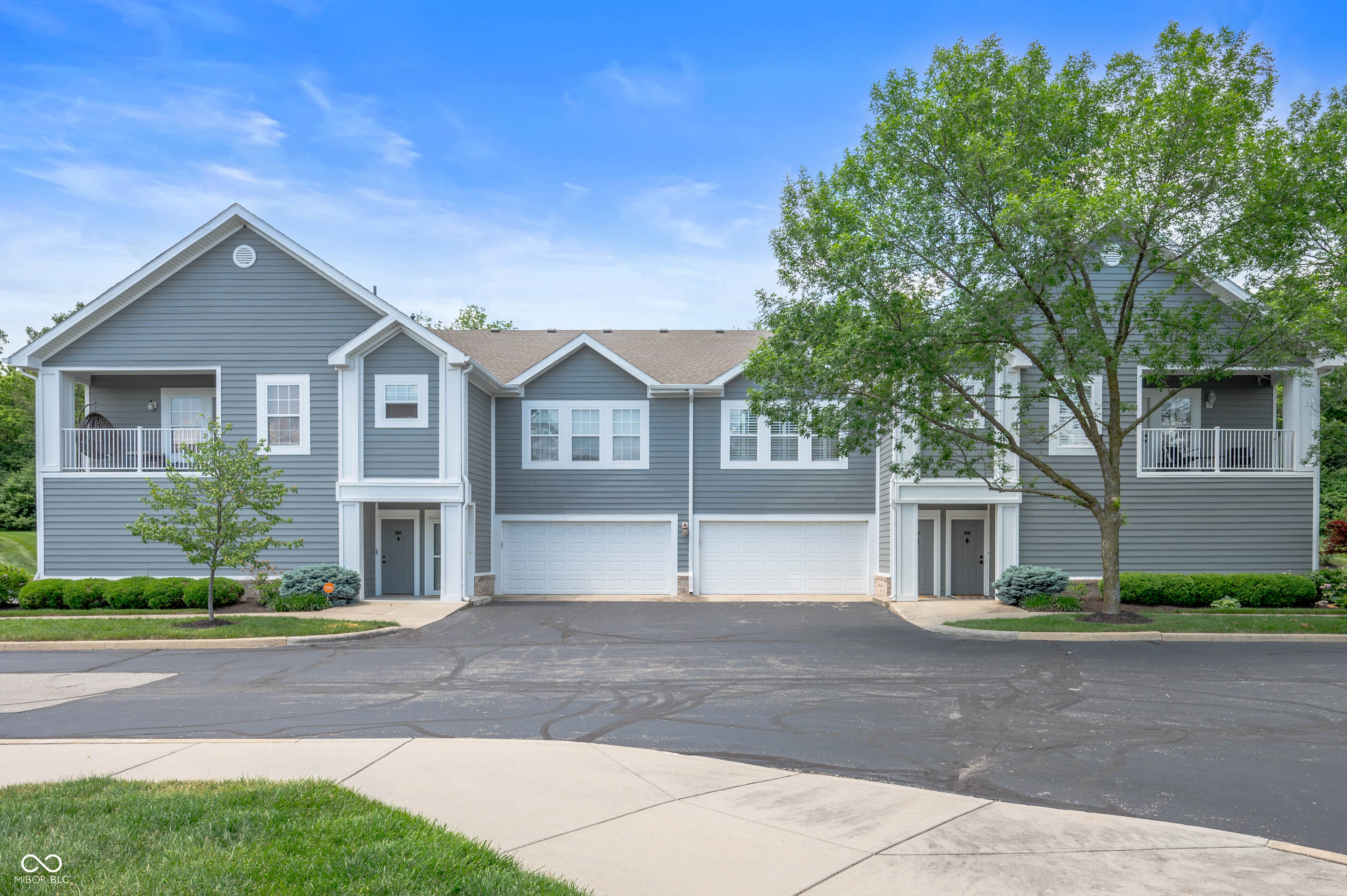 1049 Falcon Ridge Carmel, IN 46280 - Photo 3 of 25 Gallery Image 3