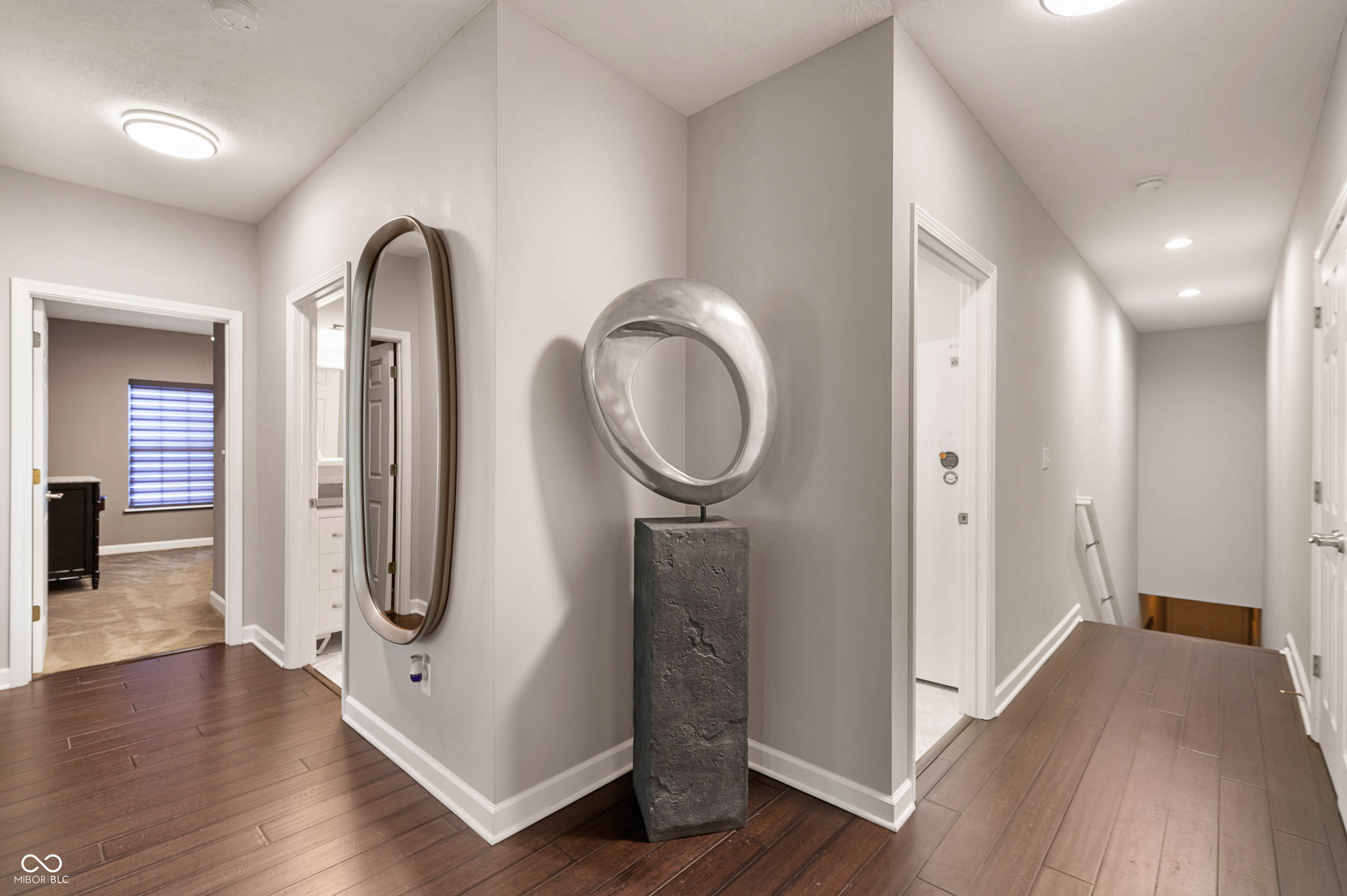 1049 Falcon Ridge Carmel, IN 46280 - Photo 4 of 25 Gallery Image 4