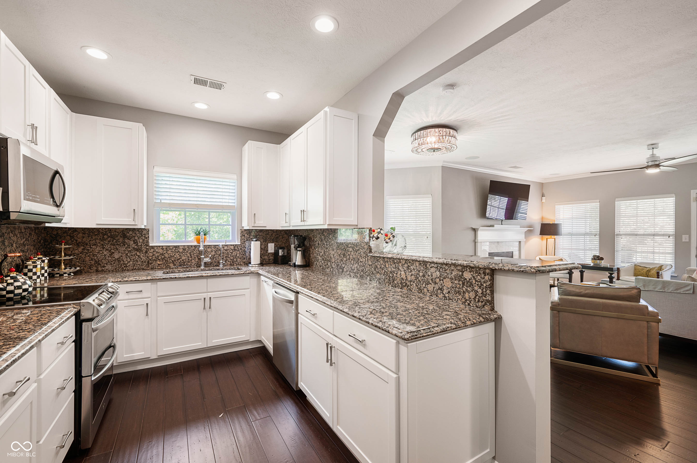 1049 Falcon Ridge Carmel, IN 46280 - Photo 8 of 25 Gallery Image 8
