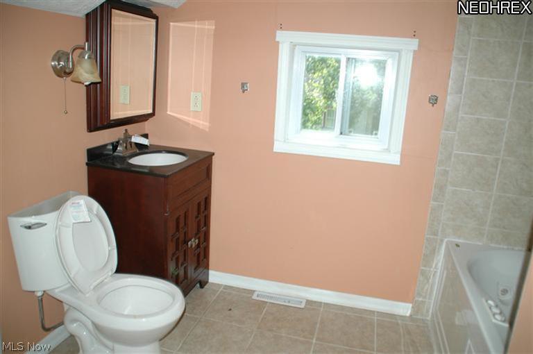 6630 Lake Road West Madison, OH 44057 - Photo 7 of 8 Gallery Image 7