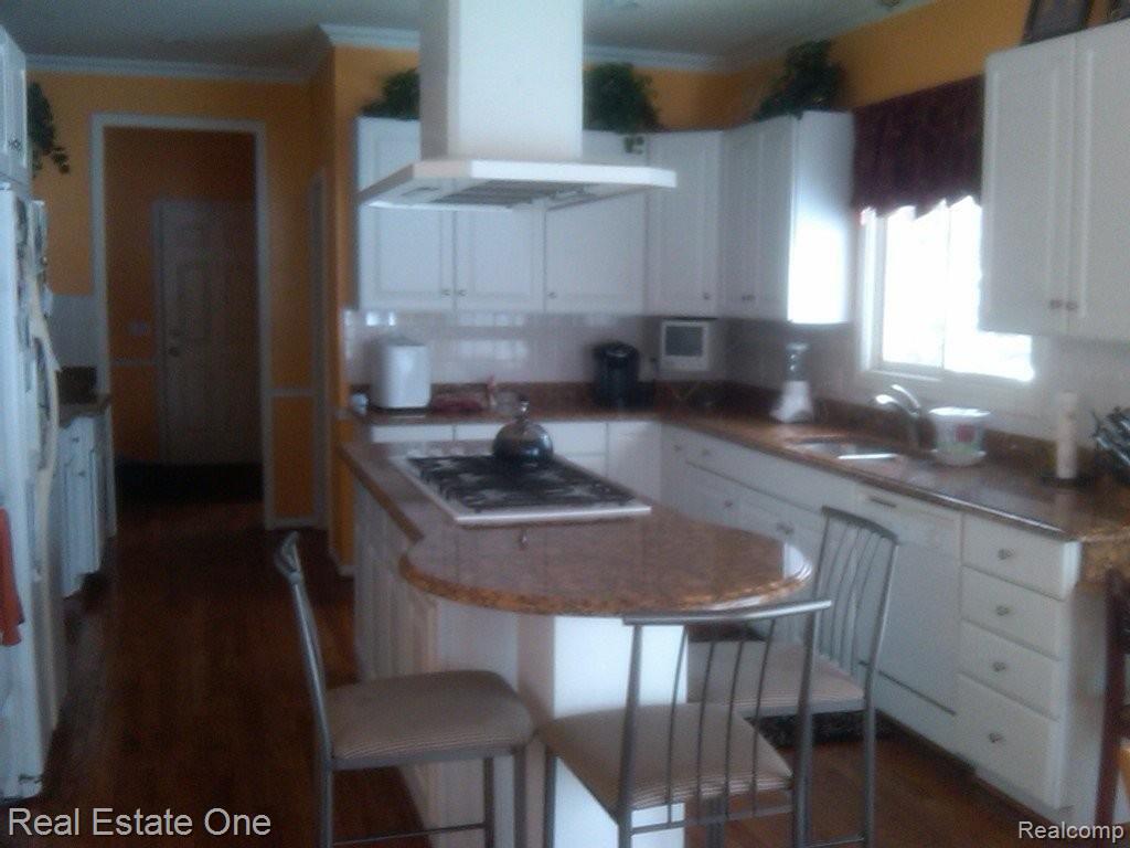 1372 Kentfield Drive Rochester, MI 48307 - Photo 9 of 23 Full Granite Gourmet Kitchen