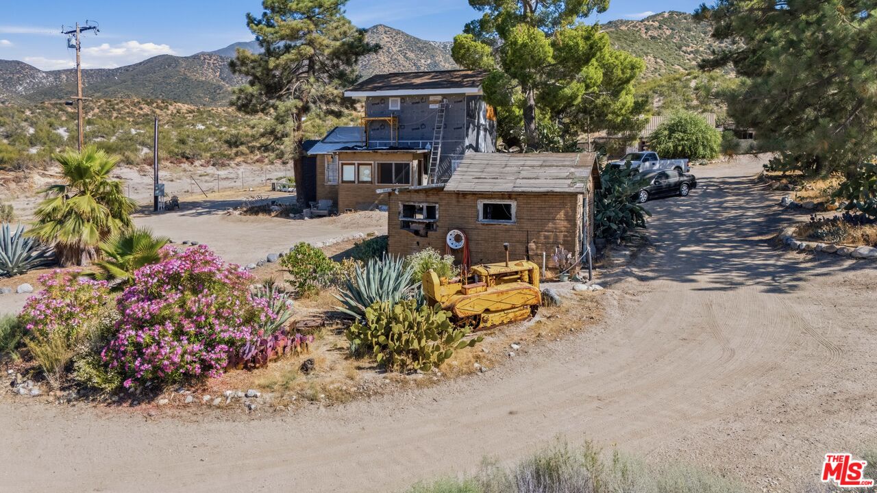 5030 Maryhill Road West Acton, CA 93510 - Photo 3 of 55